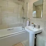 Orchid - 3-bedroom In Filton,