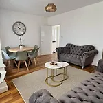 Orchid - 3-bedroom In Filton, بيت للعطل بريستول