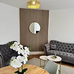 Orchid - 3-bedroom In Filton,