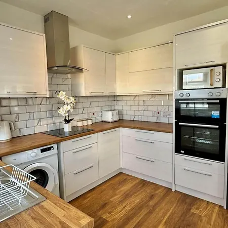 Holiday home Orchid - 3-bedroom In Filton, *