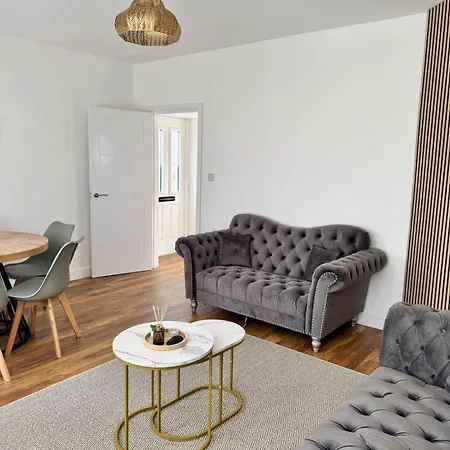 Modern Entire Home,Parking,Contractors,Sleep 6 Ferienhaus *