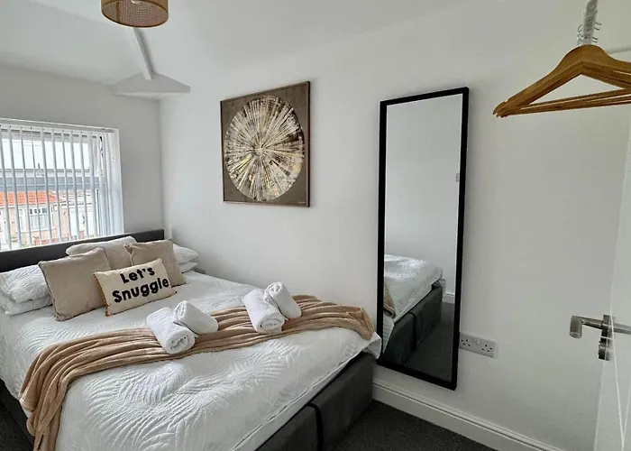 Orchid - 3-bedroom In Filton, Holiday home *