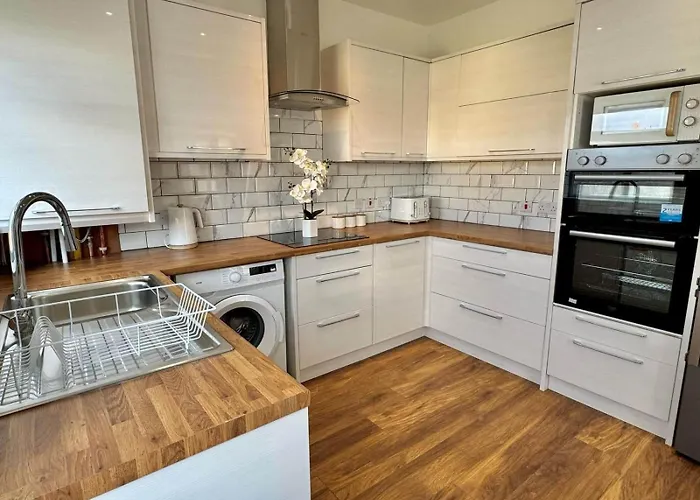 Orchid - 3-bedroom In Filton, Holiday home *