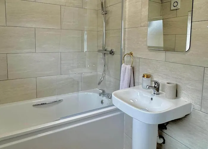 Orchid - 3-bedroom In Filton,