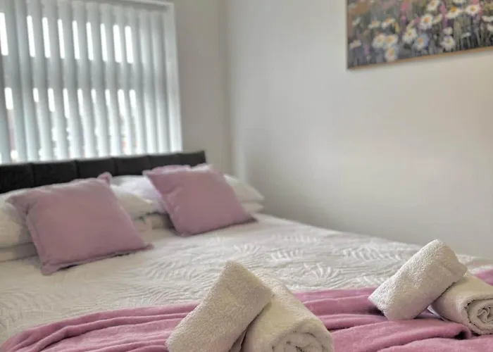 Orchid - 3-bedroom In Filton,