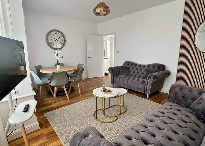 Orchid - 3-bedroom In Filton, Holiday home Bristol