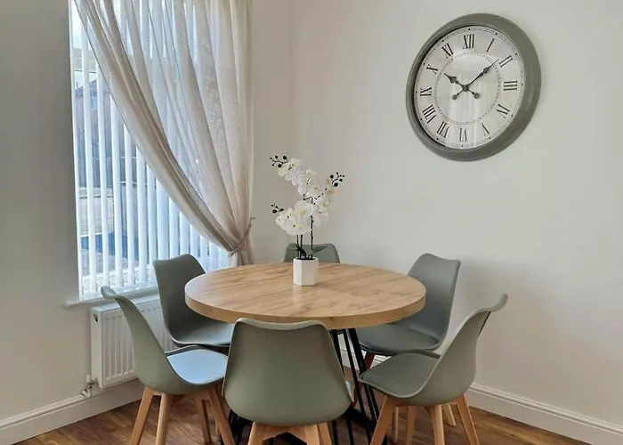 Orchid - 3-bedroom In Filton,