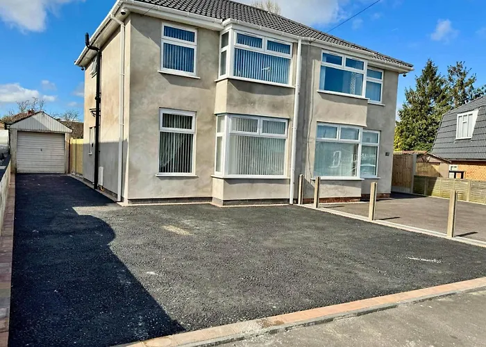 Orchid - 3-bedroom In Filton, Holiday home