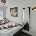 Orchid - 3-bedroom In Filton, Σπίτι διακοπών *